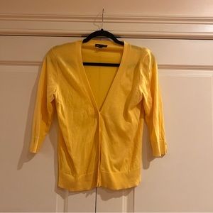 GAP - YELLOW BUTTON DOWN V-NECK CARDIGAN
